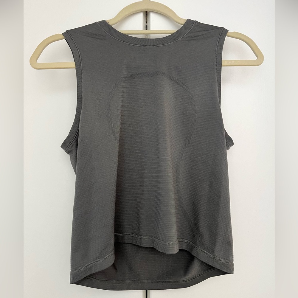 Lululemon muscle tank top cropped size 6